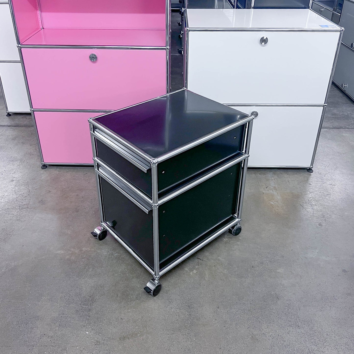 USM Rollkorpus, Graphitschwarz, A4, A6 Schubladen, Q2