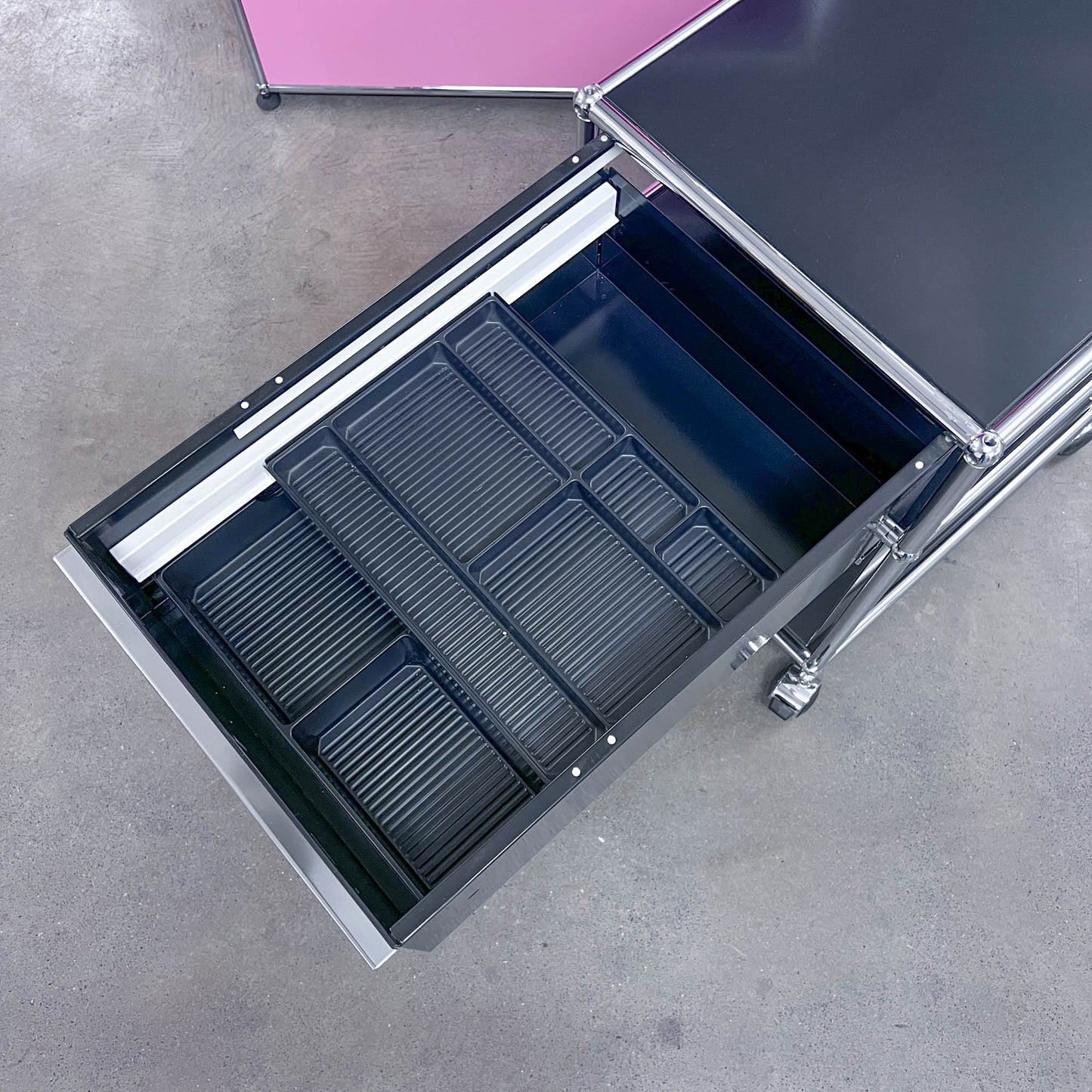 USM Rollkorpus, Graphitschwarz, A4, A6 Schubladen, Q2