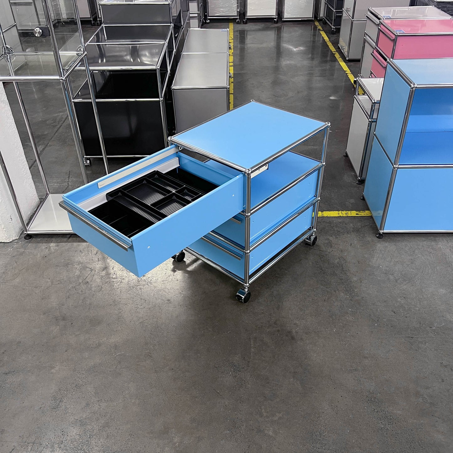 USM Rollkorpus, Hellblau, 3 A6 Schubladen, neuwertig