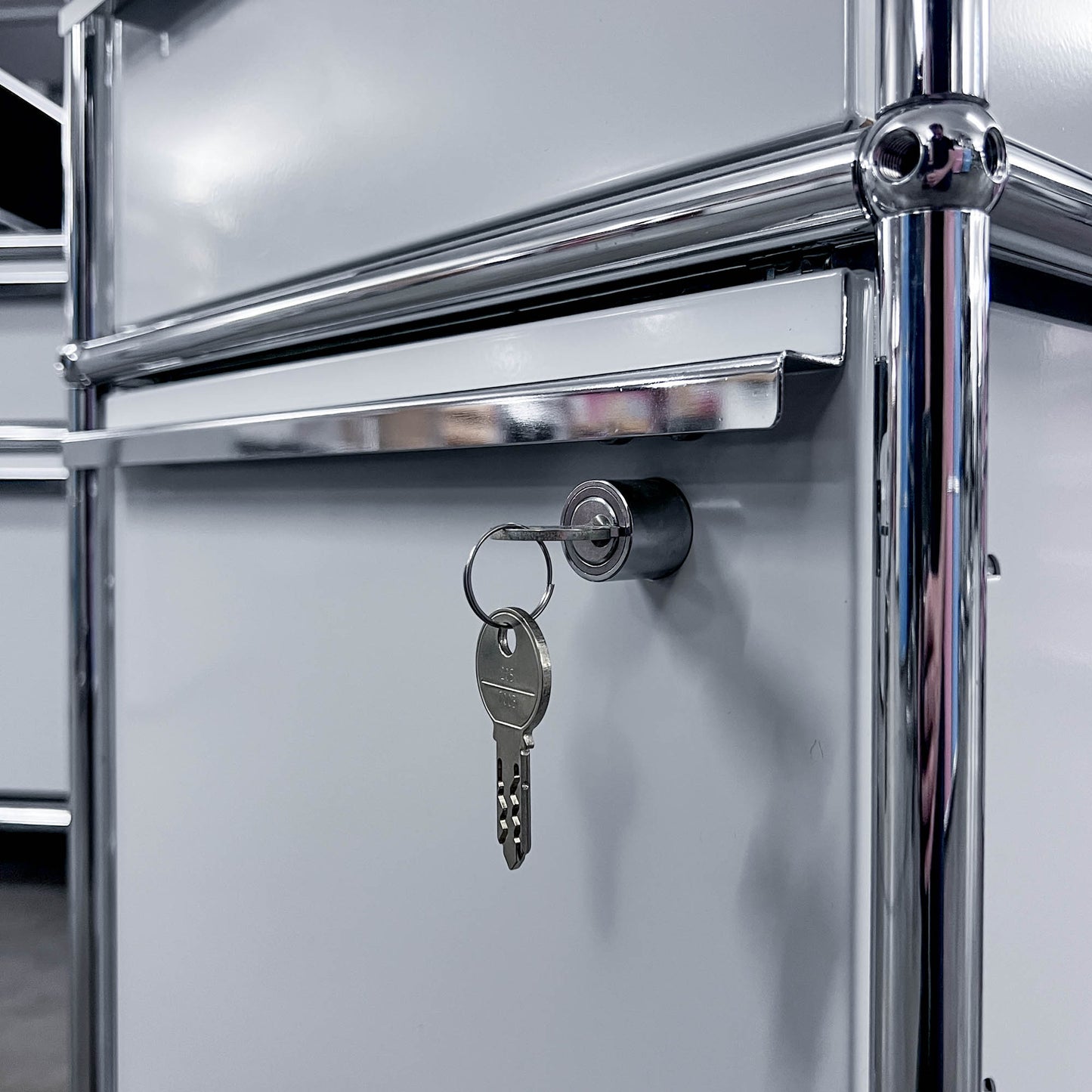 USM Rollkorpus, Lichtgrau, A4, A6 Schubladen, Q1