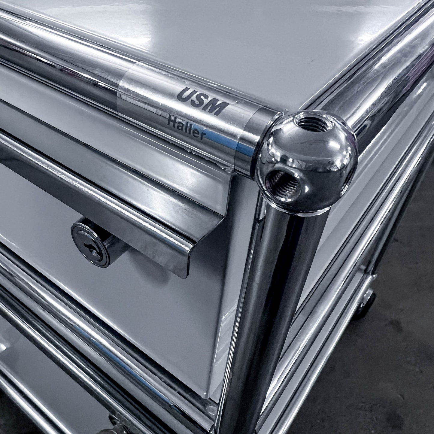 USM Rollkorpus, Lichtgrau, A4, A6 Schubladen, Q1