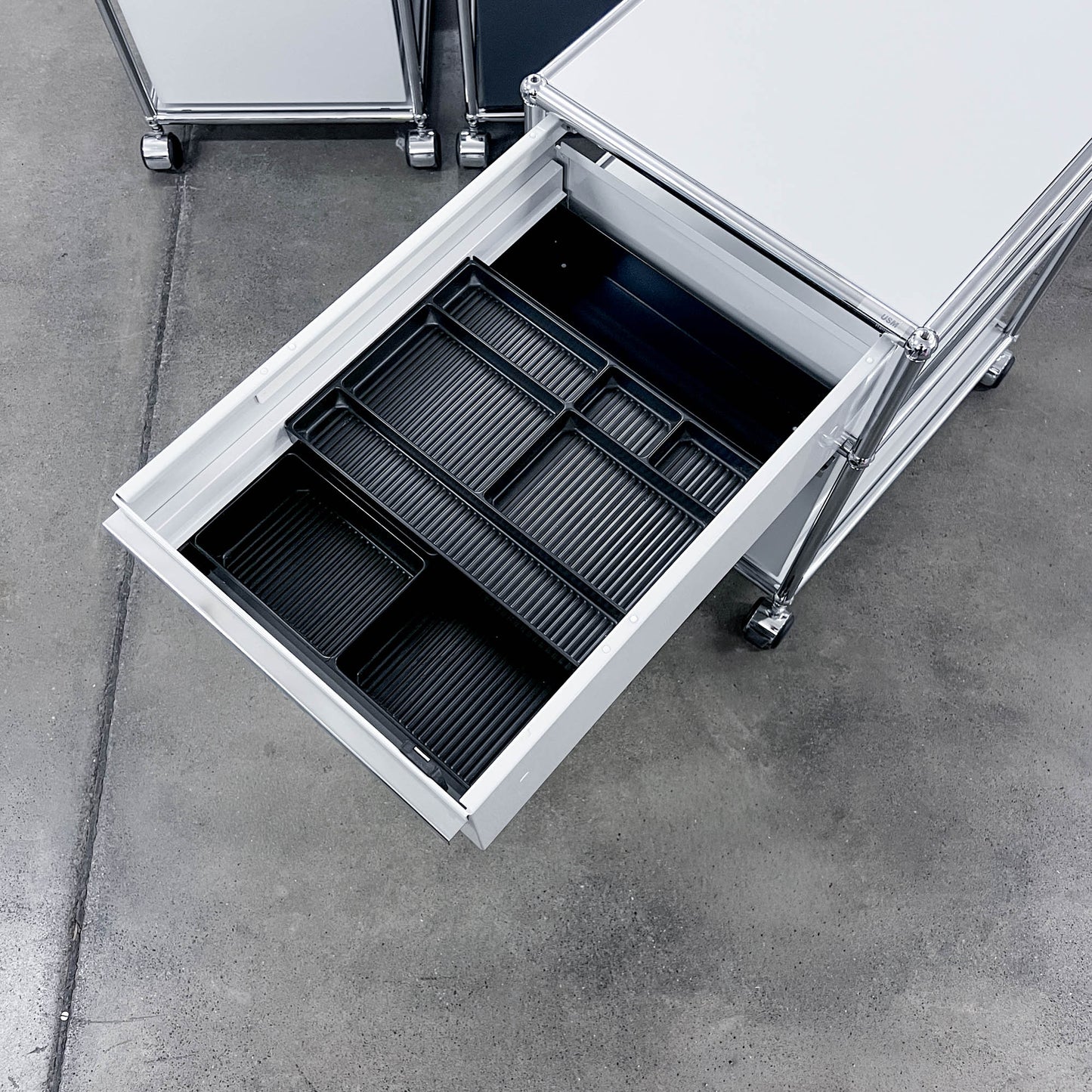 USM Rollkorpus, Lichtgrau, A4, A6 Schubladen, Q1