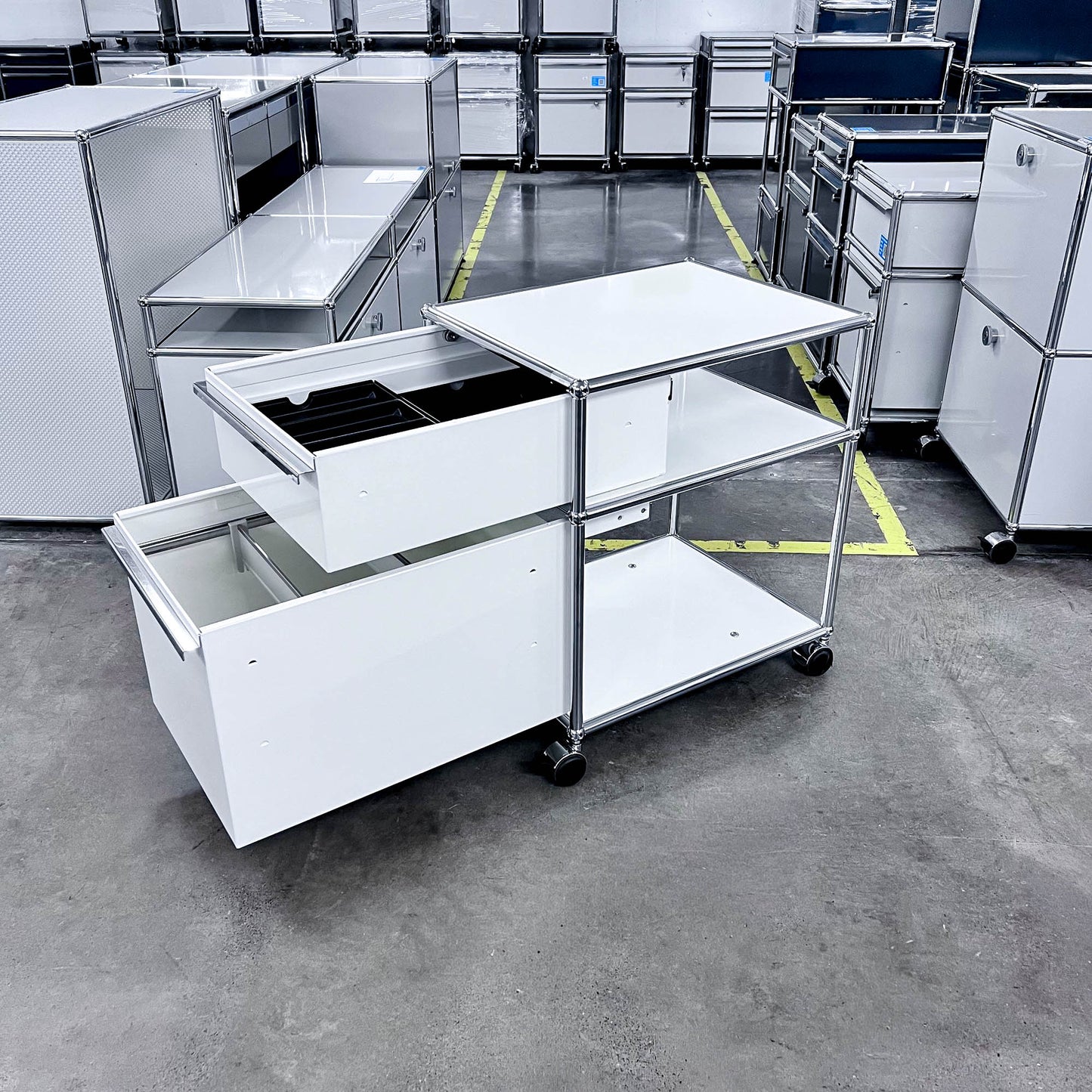 USM Rollkorpus, Reinweiss, A4, A6 Schubladen, Q1