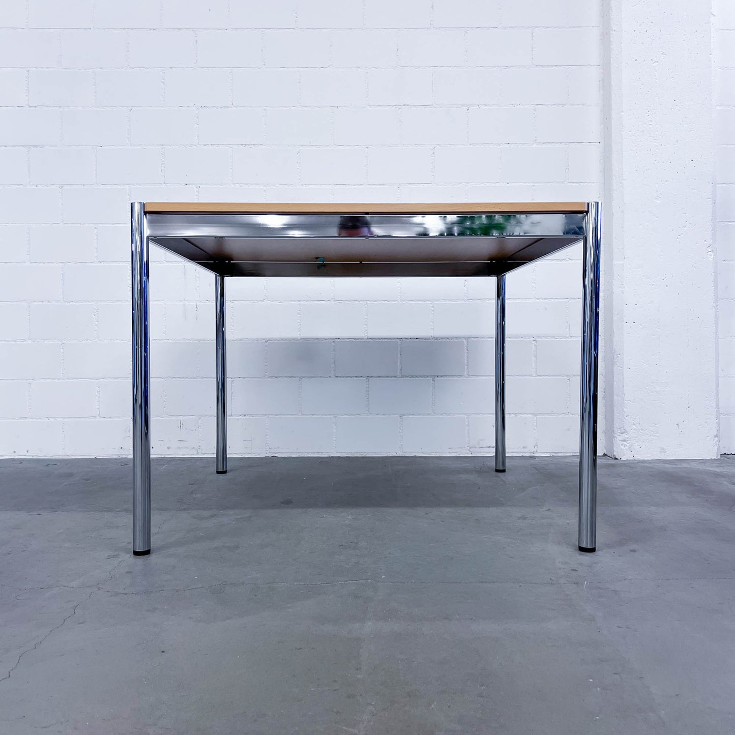 USM Tisch Buche Natur furniert, 100x100cm, Q2