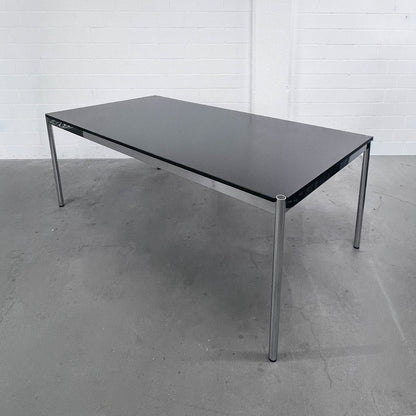 USM Tisch, Eiche Schwarz, 200x100cm, Q3