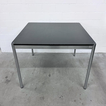 USM Tisch, Eiche Schwarz, 100x100cm, Q3