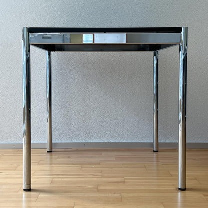USM Tisch, Eiche Schwarz, 75x75cm, Q2