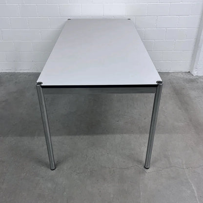 USM Tisch, Kunstharz, hellgrau, 150x75cm, Q3