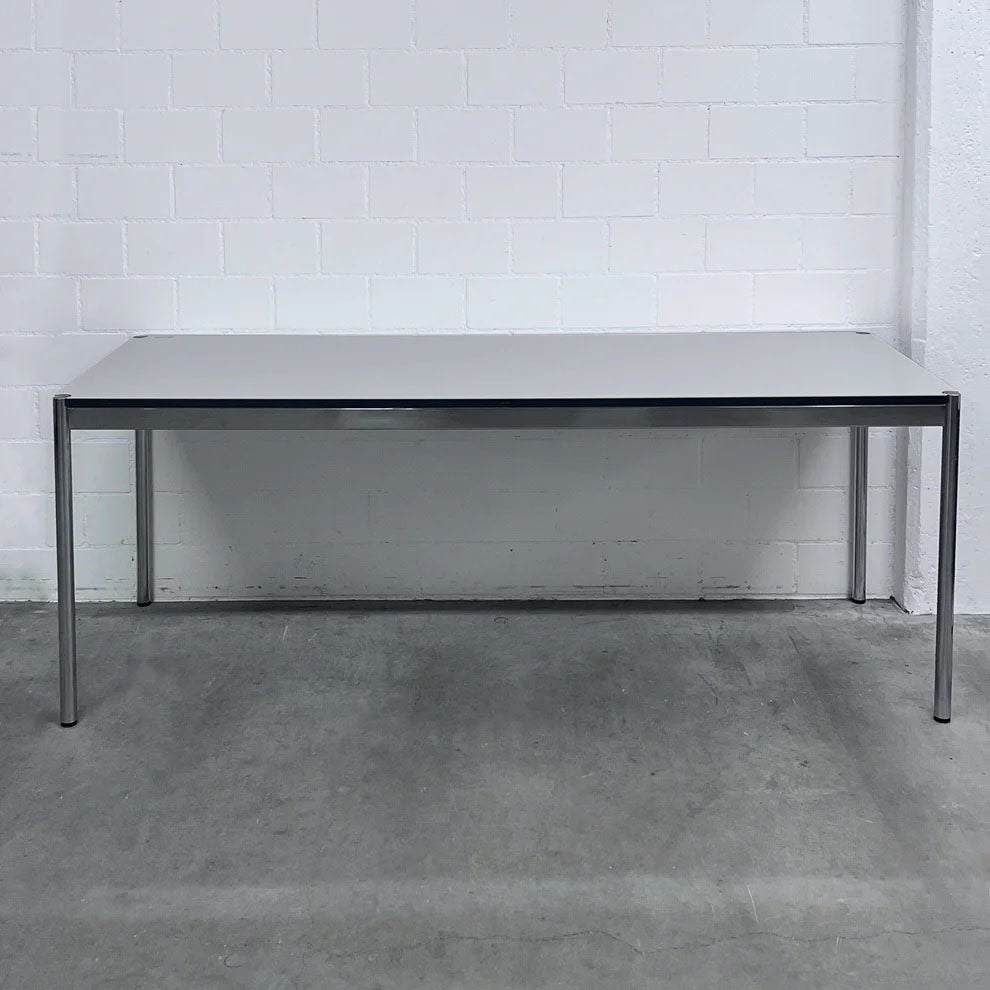 USM Tisch, Kunstharz hellgrau, 200x75cm, Q3