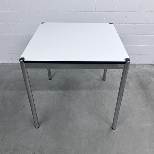 USM Tisch, Kunstharz Perlgrau, 100x100cm, Q2