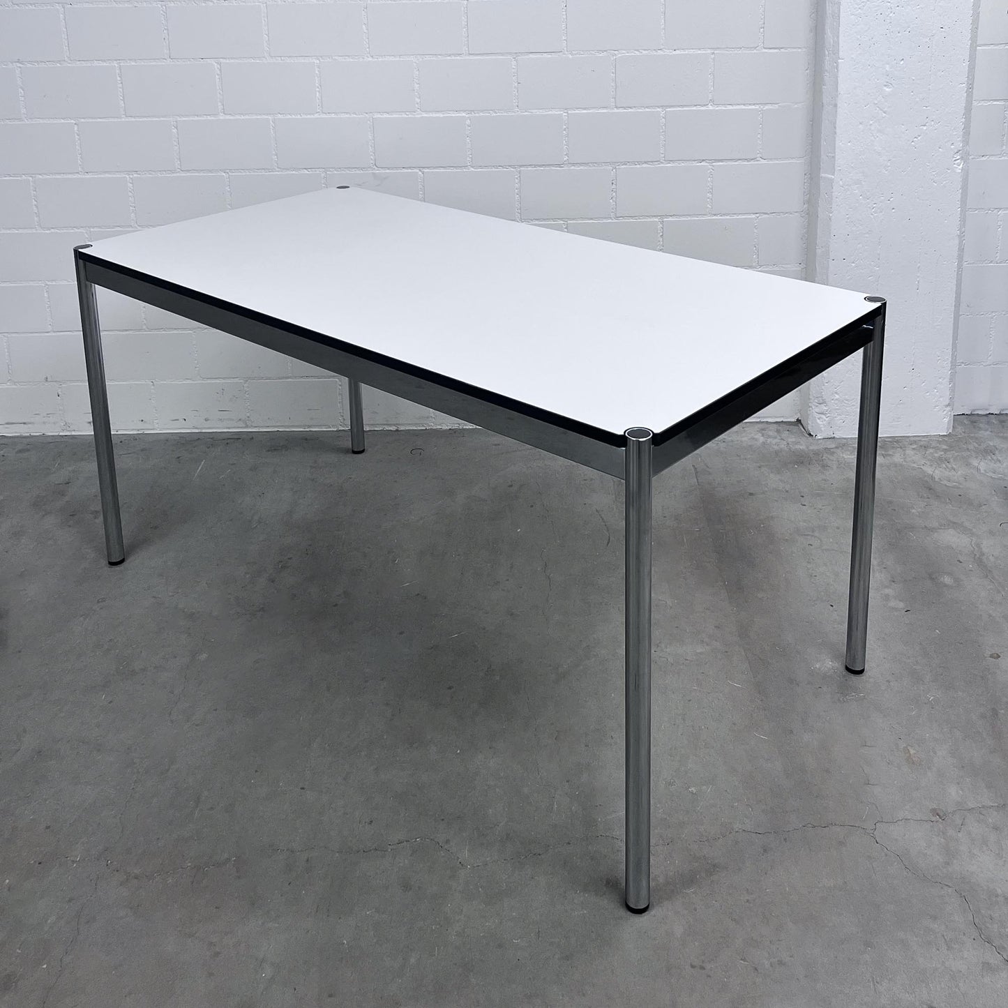 USM Tisch, Kunstharz Perlgrau, 150x75cm, Q3