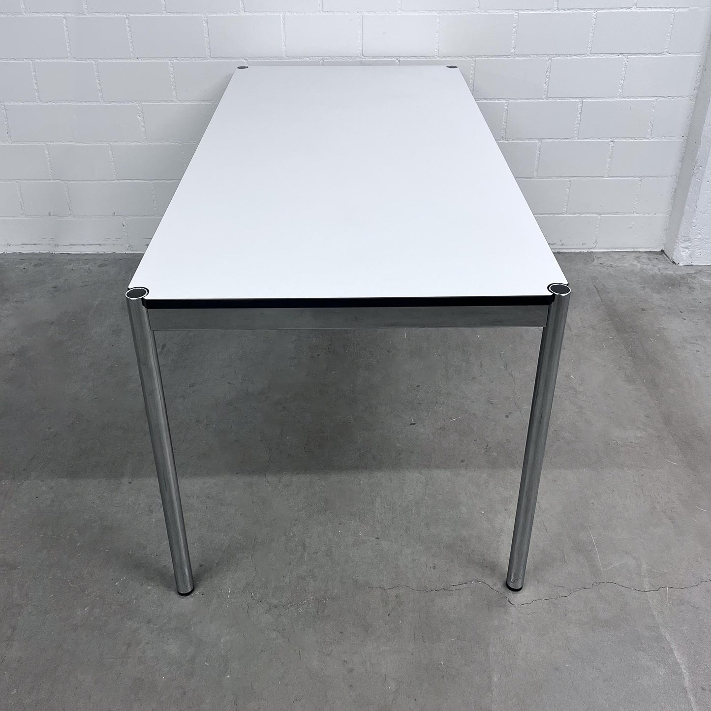 USM Tisch, Kunstharz Perlgrau, 150x75cm, Q3