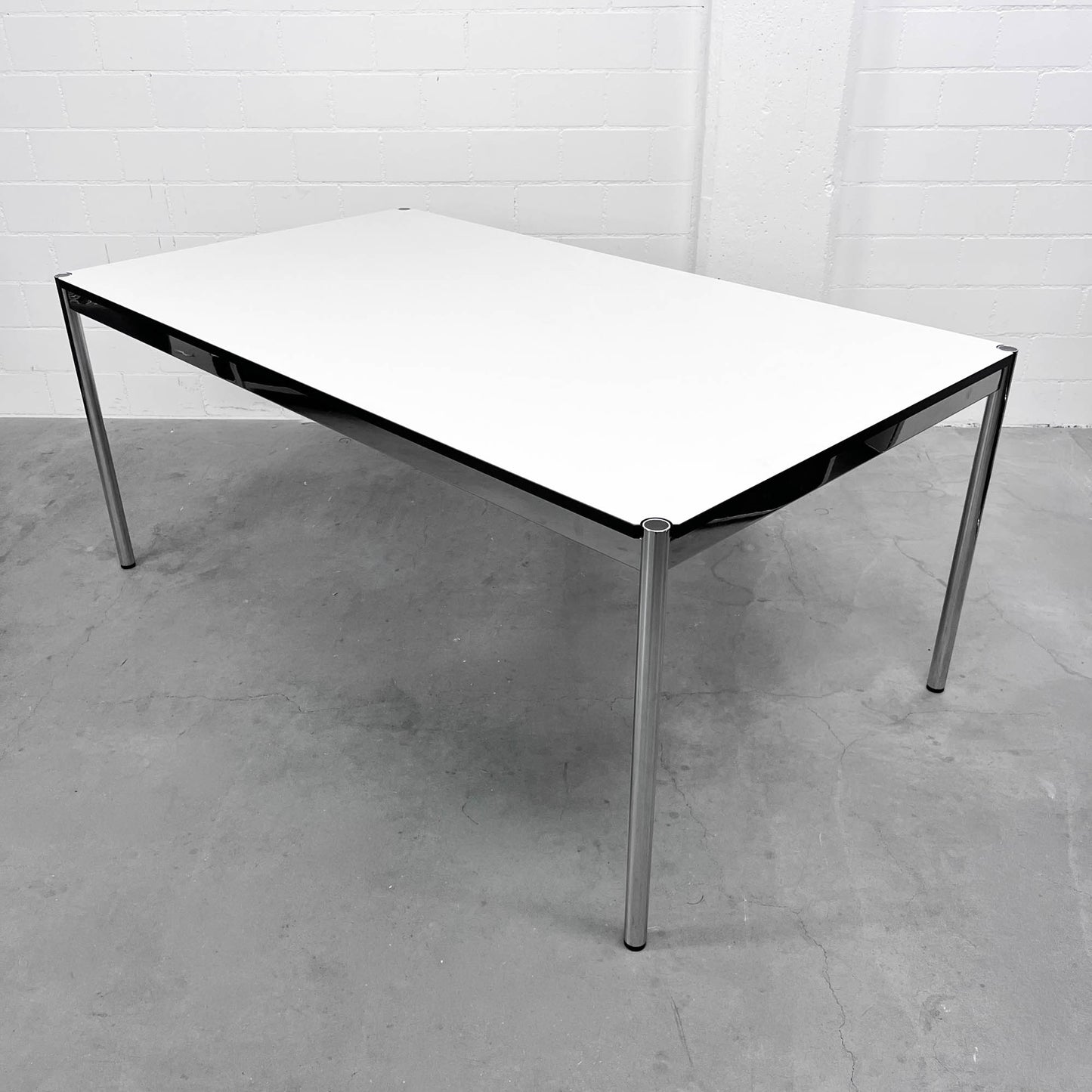 USM Tisch, Kunstharz Perlgrau, 175x100cm, Q1