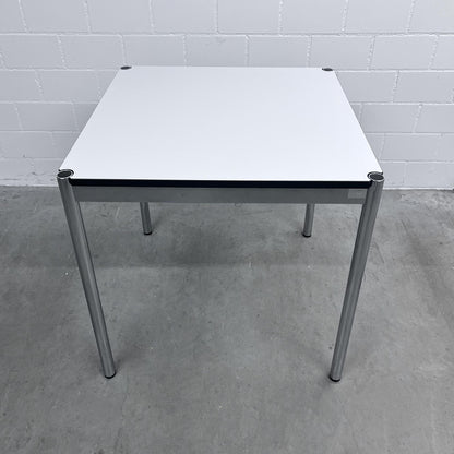 USM Tisch, Kunstharz Perlgrau, 75x75cm, Q1