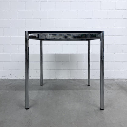 USM Tisch, Kunstharz Perlgrau, 75x75cm, Q1