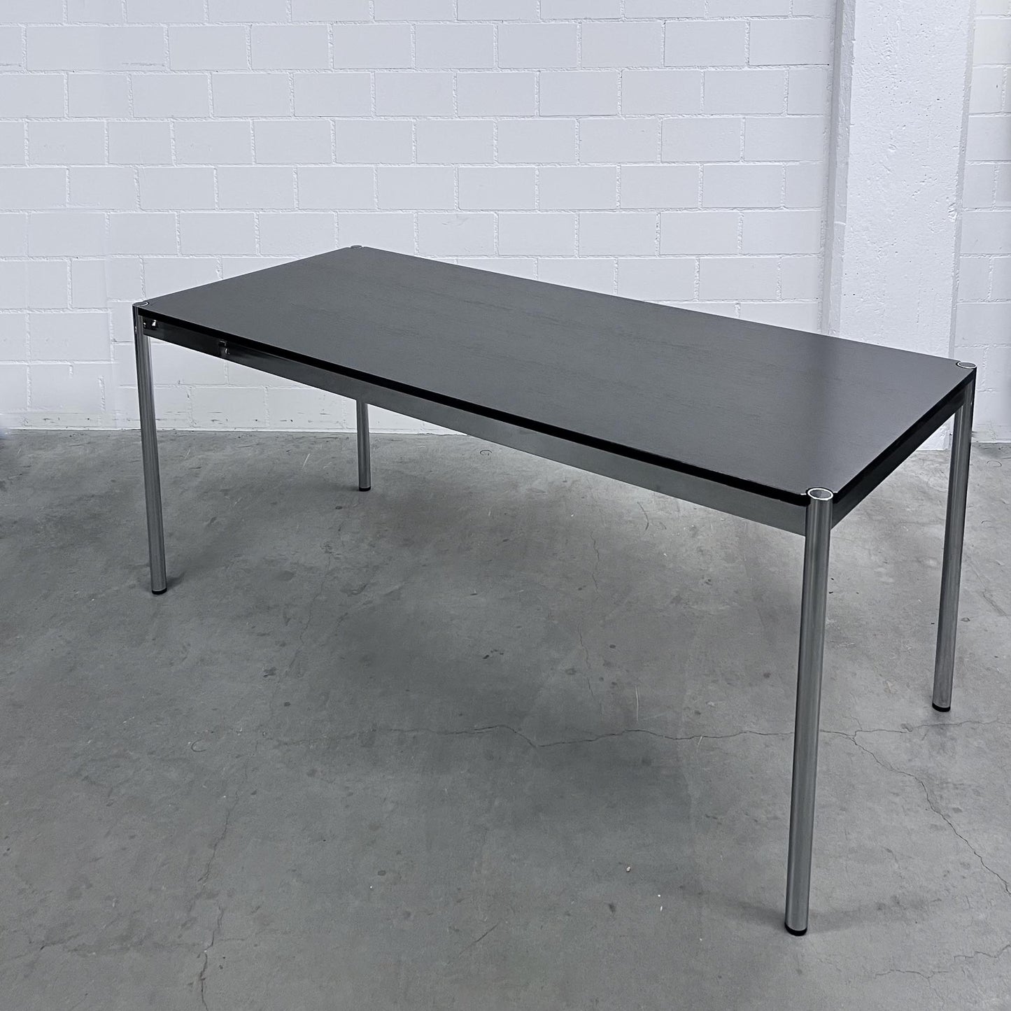 USM Tisch, Eiche Schwarz furniert, 175x75cm, neuwertig