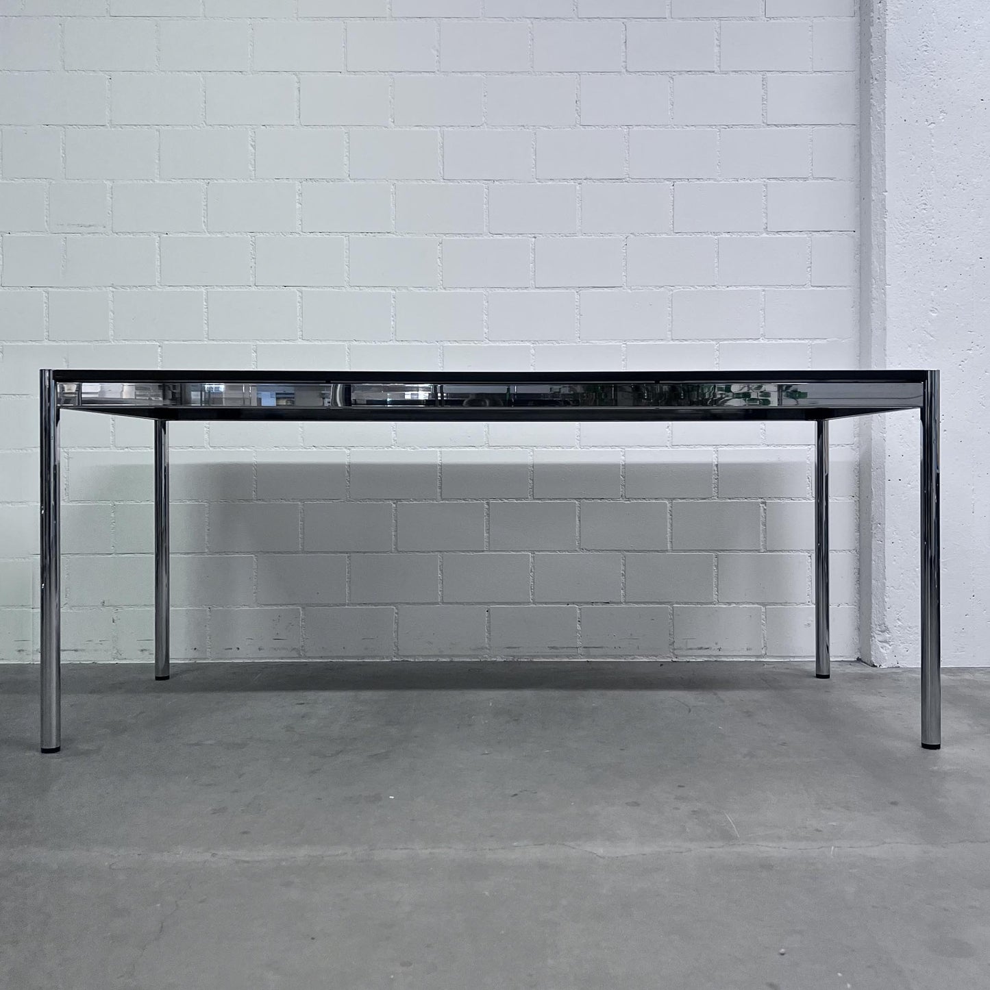 USM Tisch, Eiche Schwarz furniert, 175x75cm, neuwertig