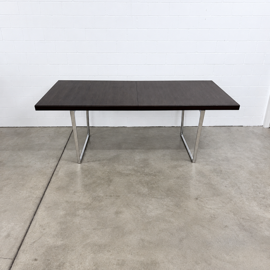 Vitra Tisch von Antonio Citterio in dunkler Eiche – Tischplatte von vorne oben
