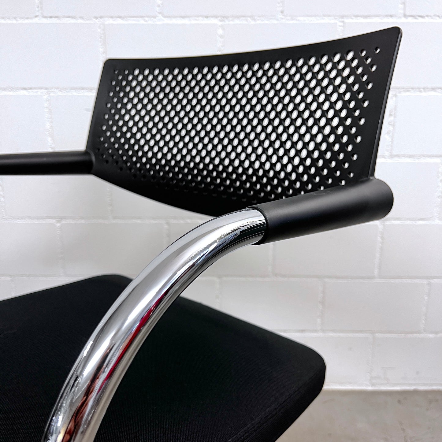 Vitra Visavis 2 Freischwinger Stuhl, Schwarz-Chrom
