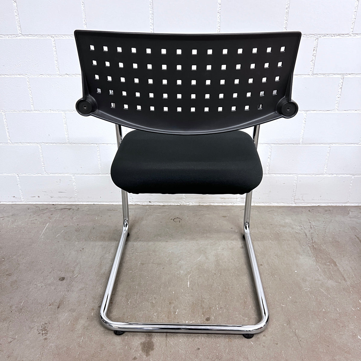 Vitra Visavis Freischwinger Stuhl, Schwarz-Chrom