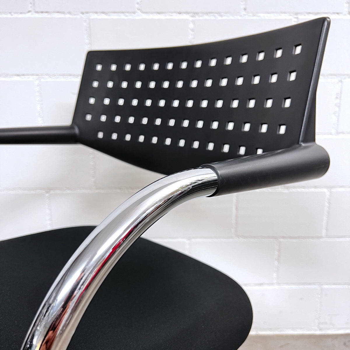 Vitra Visavis Freischwinger Stuhl, Schwarz-Chrom