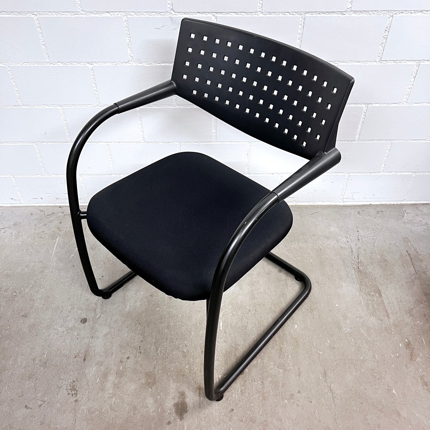 Vitra Visavis Freischwinger Stuhl, Stoff und Rohr Schwarz