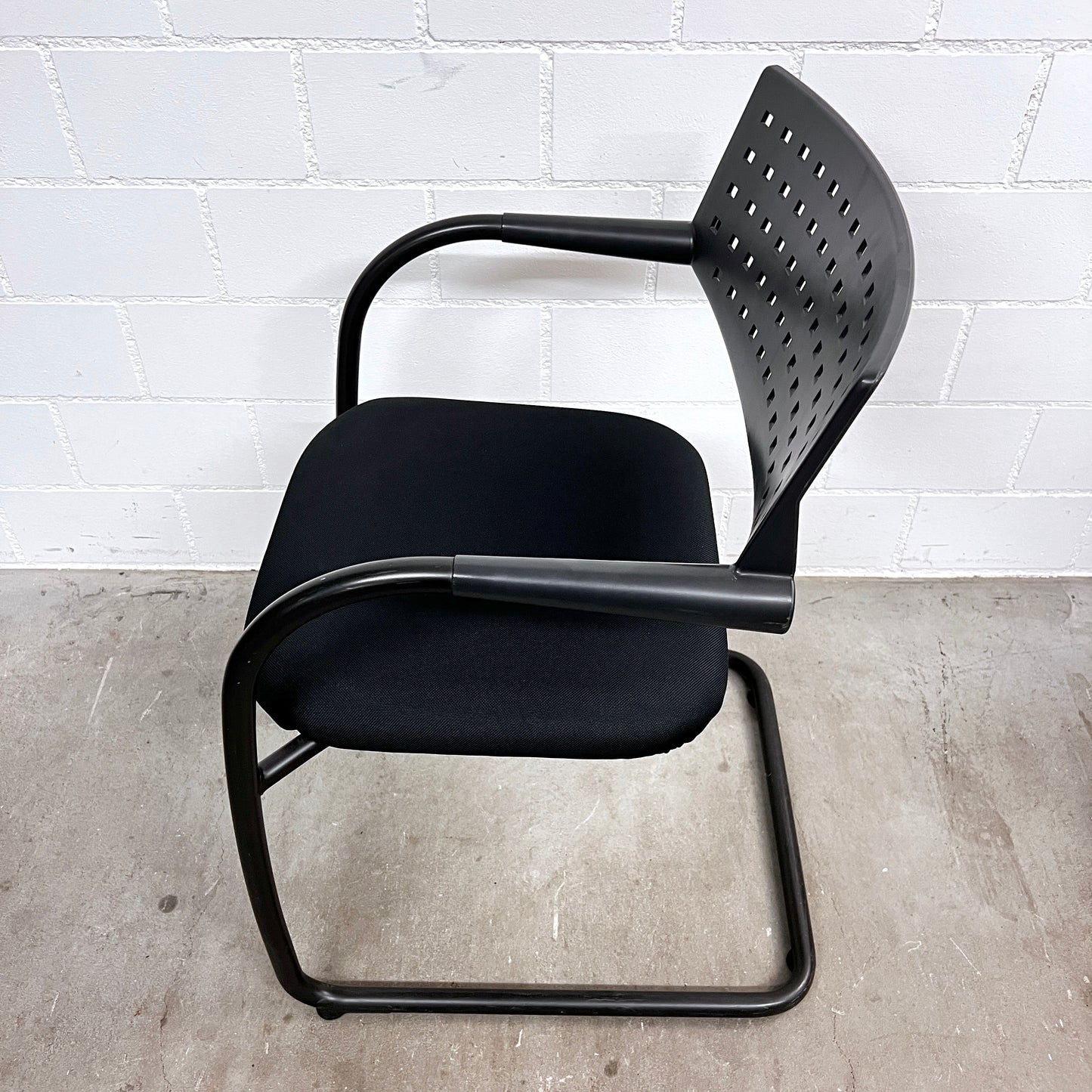 Vitra Visavis Freischwinger Stuhl, Stoff und Rohr Schwarz