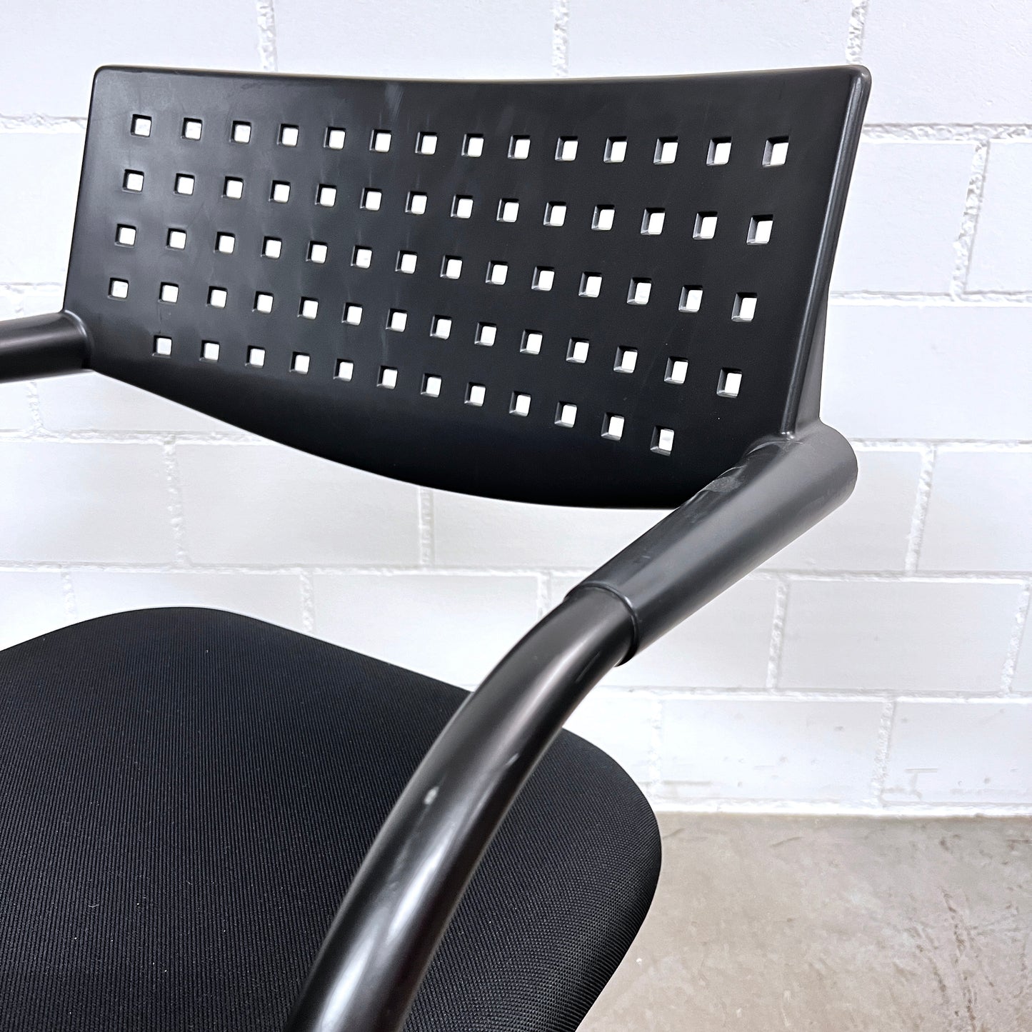 Vitra Visavis Freischwinger Stuhl, Stoff und Rohr Schwarz