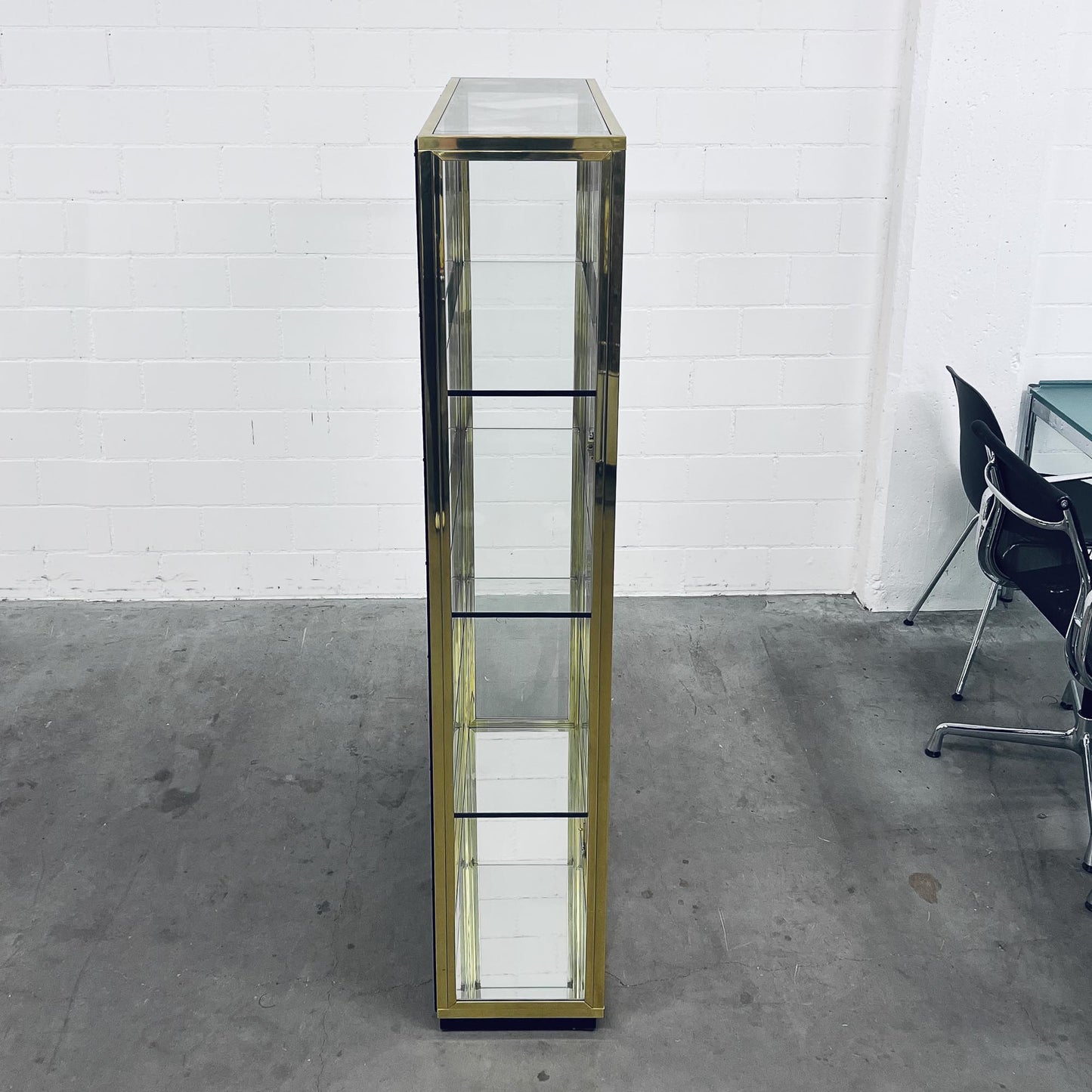 Glasvitrine aus Messing mit Spiegel