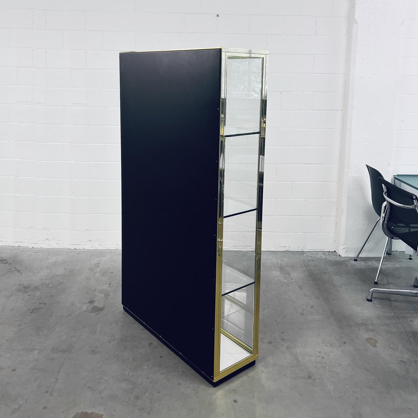 Glasvitrine aus Messing mit Spiegel